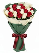 Букет Микс из красных и белых роз в Незлобной
