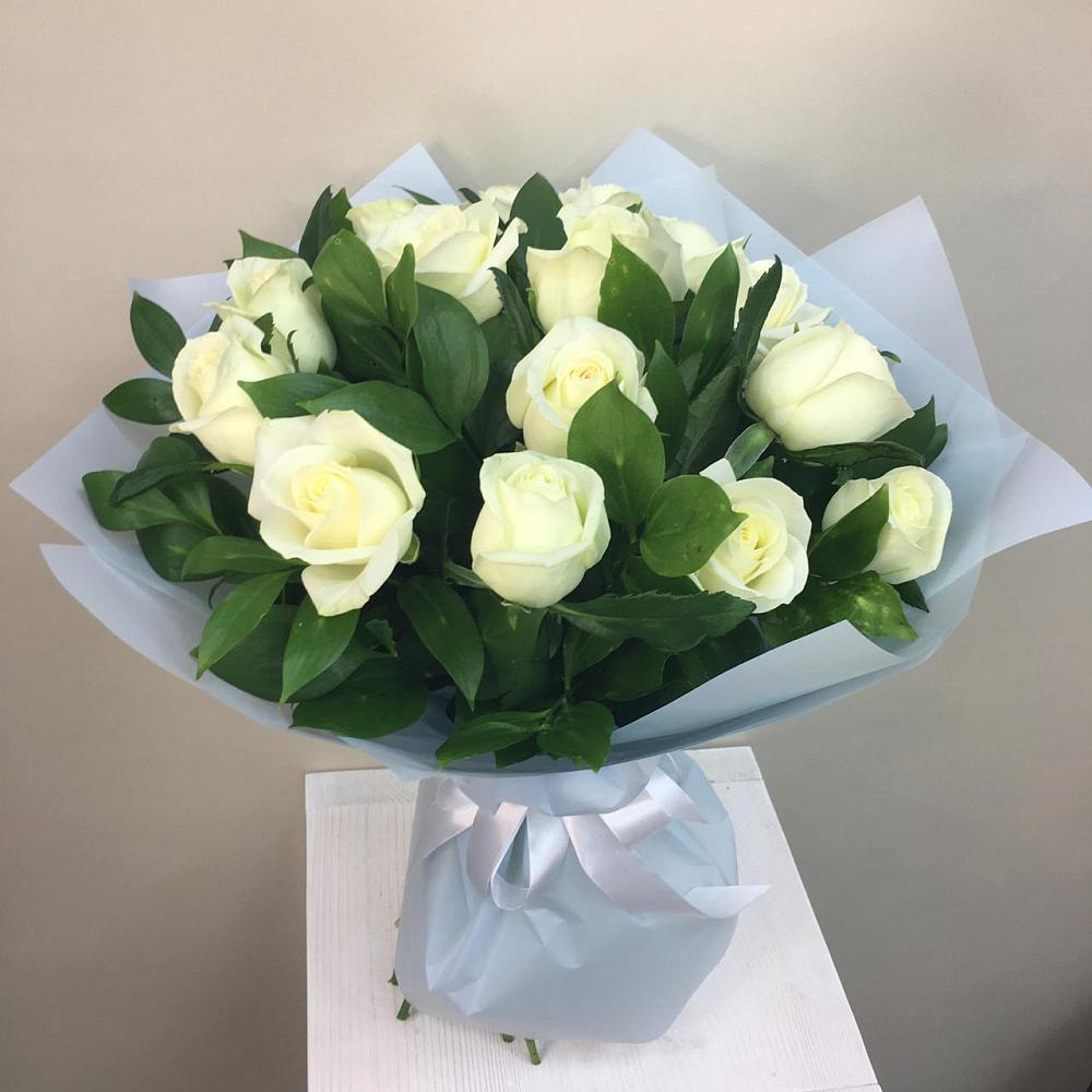 Букет 15 Белых роз Проуд в Незлобной