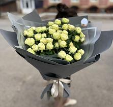 Букет Белые кустовые розы Солинеро в Незлобной