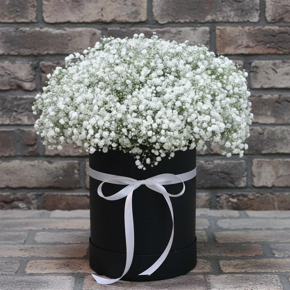 Цветочная композиция из Гипсофила в шляпной коробке в Незлобной