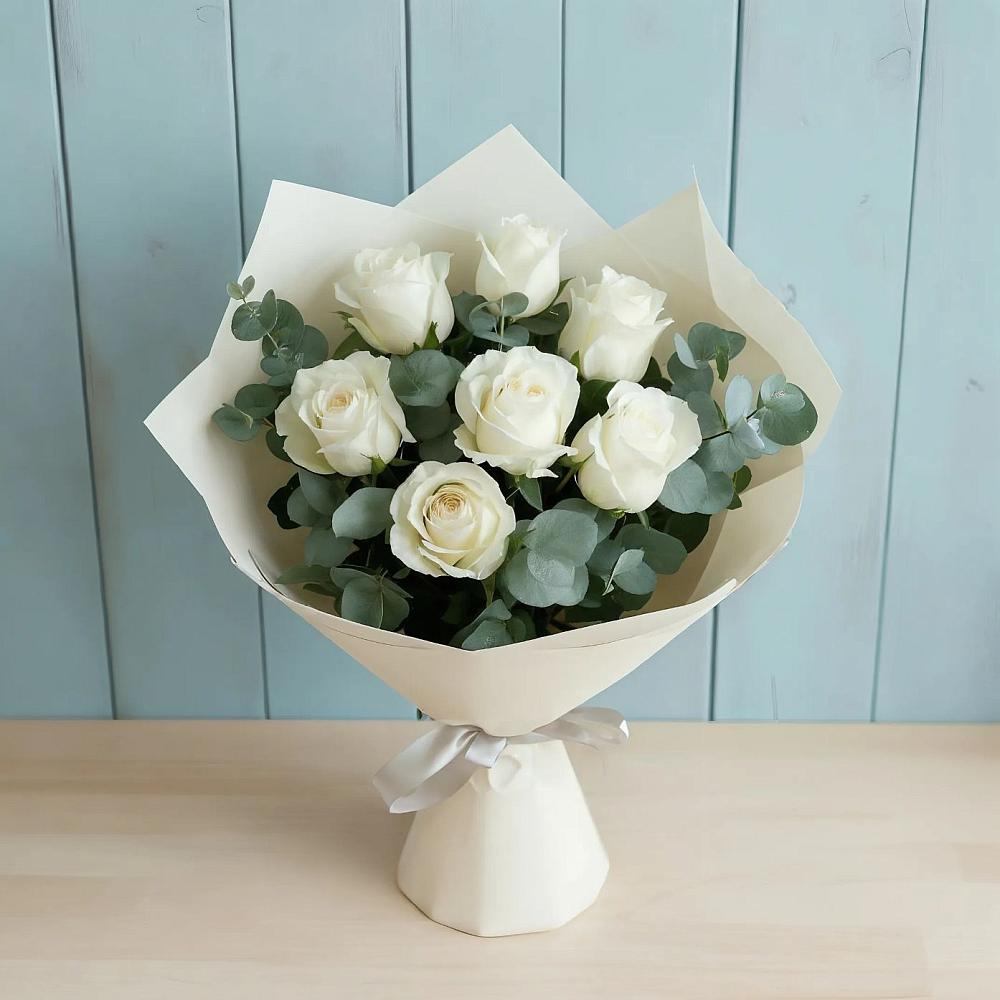 Букет Белые розы в Эвкалипте в Незлобной