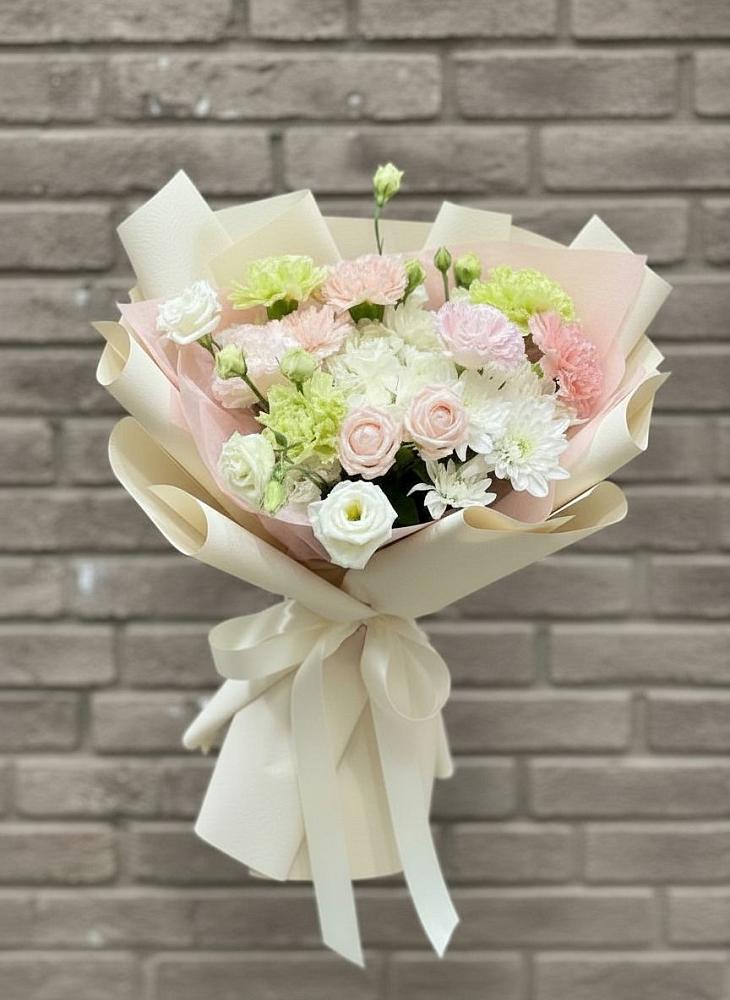 Букет цветов из: Гвоздики, Розы, Лизиантусы и Хризантемы в Незлобной