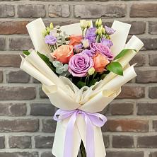 Букет цветов из:  Лизиантусы и Розы в Незлобной