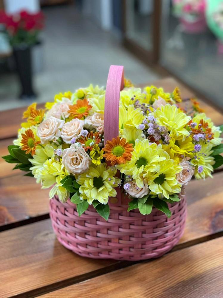 Цветочная композиция из Хризантемы и Розы в корзине в Незлобной