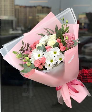 Букет цветов из: Розы, Лизиантусы и Хризантемы в Незлобной